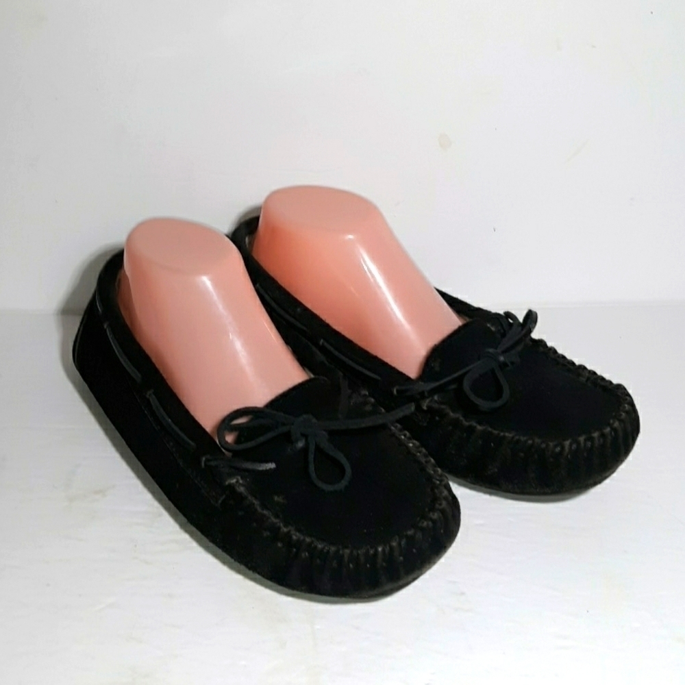 Minnetonka black fur lined moccasins 8